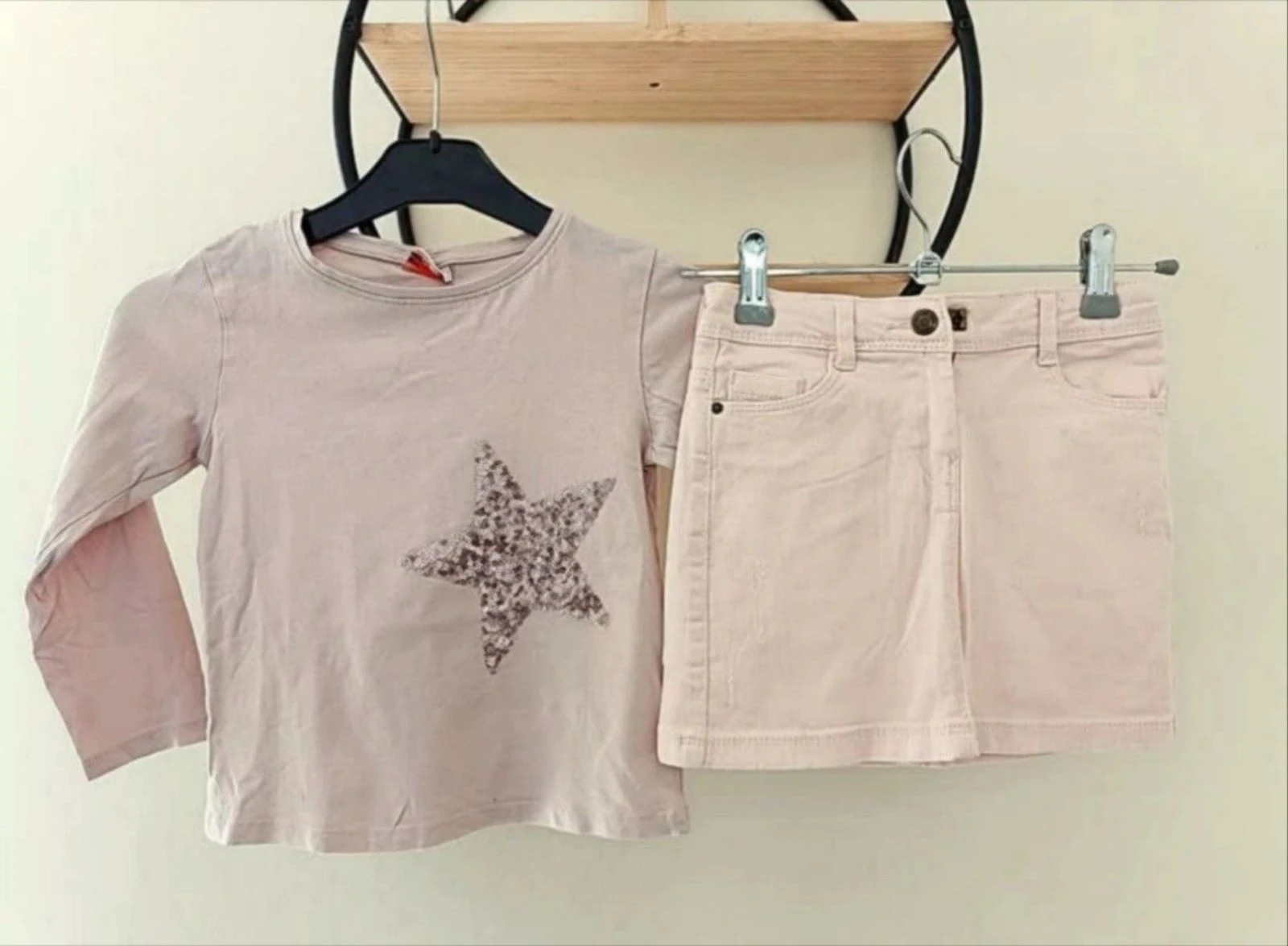 5 ans ensemble tape a l'oeil Teeshirt et jupe 